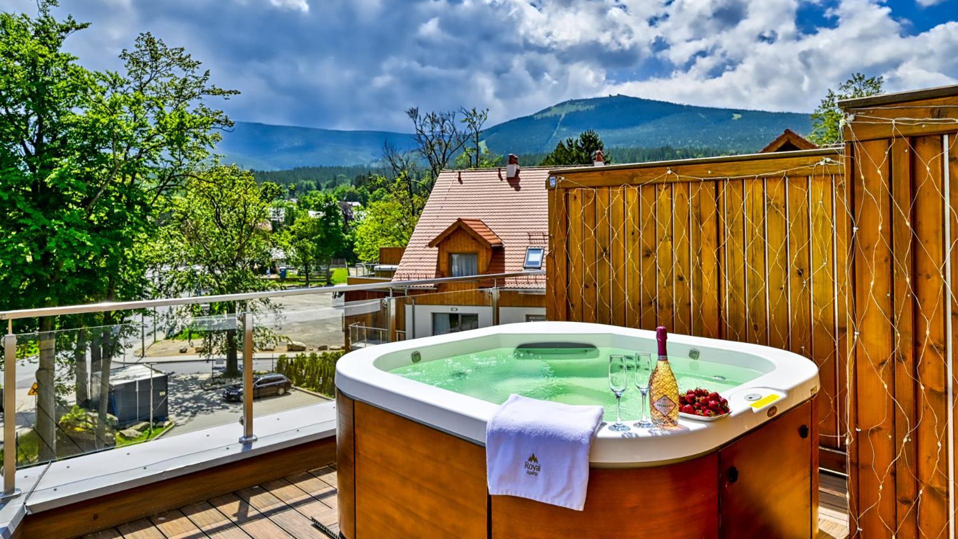 שצ'קלארסקה פוראובה Royal Prestige Collection Z Prywatnym Jacuzzi - Stone Hill Resort Z Basenem I Saunami מראה חיצוני תמונה